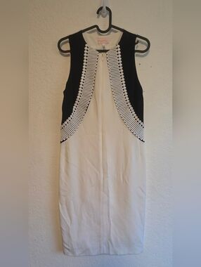Byblos Two-Tone Ivory & Black Sleeveless Shift Dress